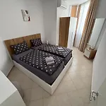 Large Modern With Balcony & Sea View アパート