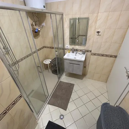 Large Modern With Balcony & Sea View Апартаменты