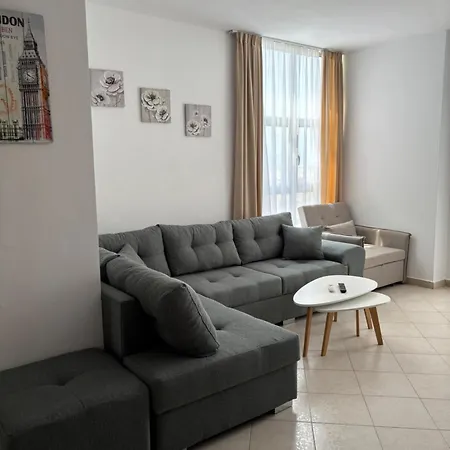 Large Modern With Balcony & Sea View Apartment *