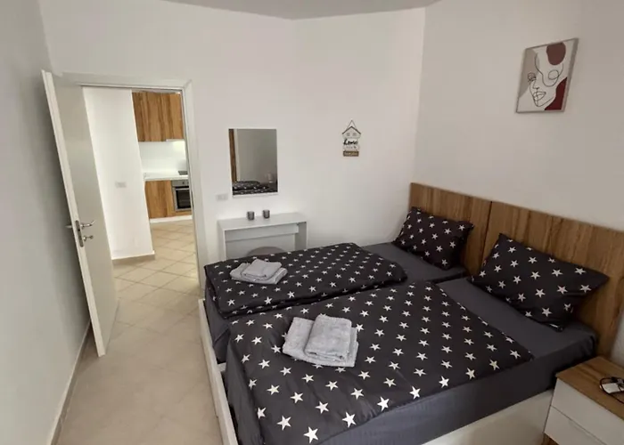Apartment Large Modern With Balcony & Sea View