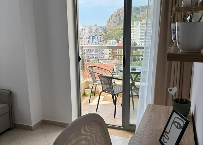 Large Modern With Balcony & Sea View Apartment *