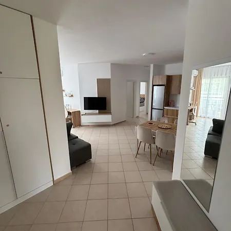 Large Modern With Balcony & Sea View