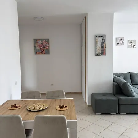 Large Modern With Balcony & Sea View * Durrës