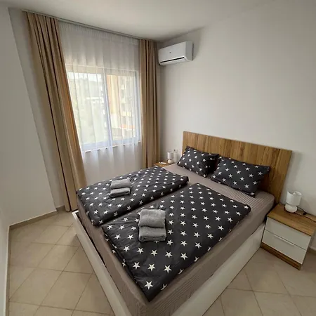 Large Modern With Balcony & Sea View *