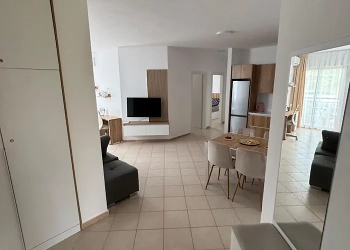 Large Modern With Balcony & Sea View