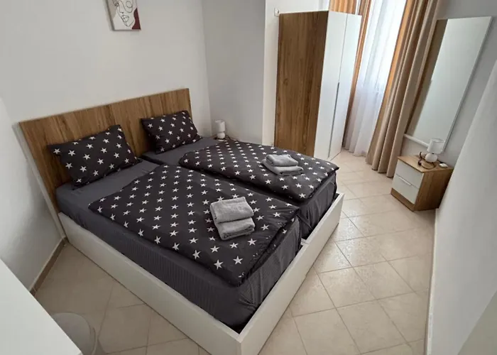 Large Modern With Balcony & Sea View 公寓